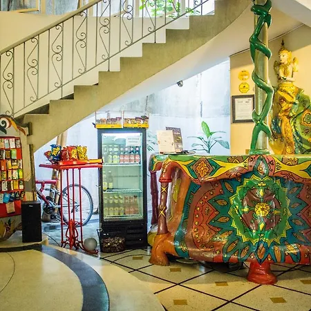 Buddha Hostel Medellin-3